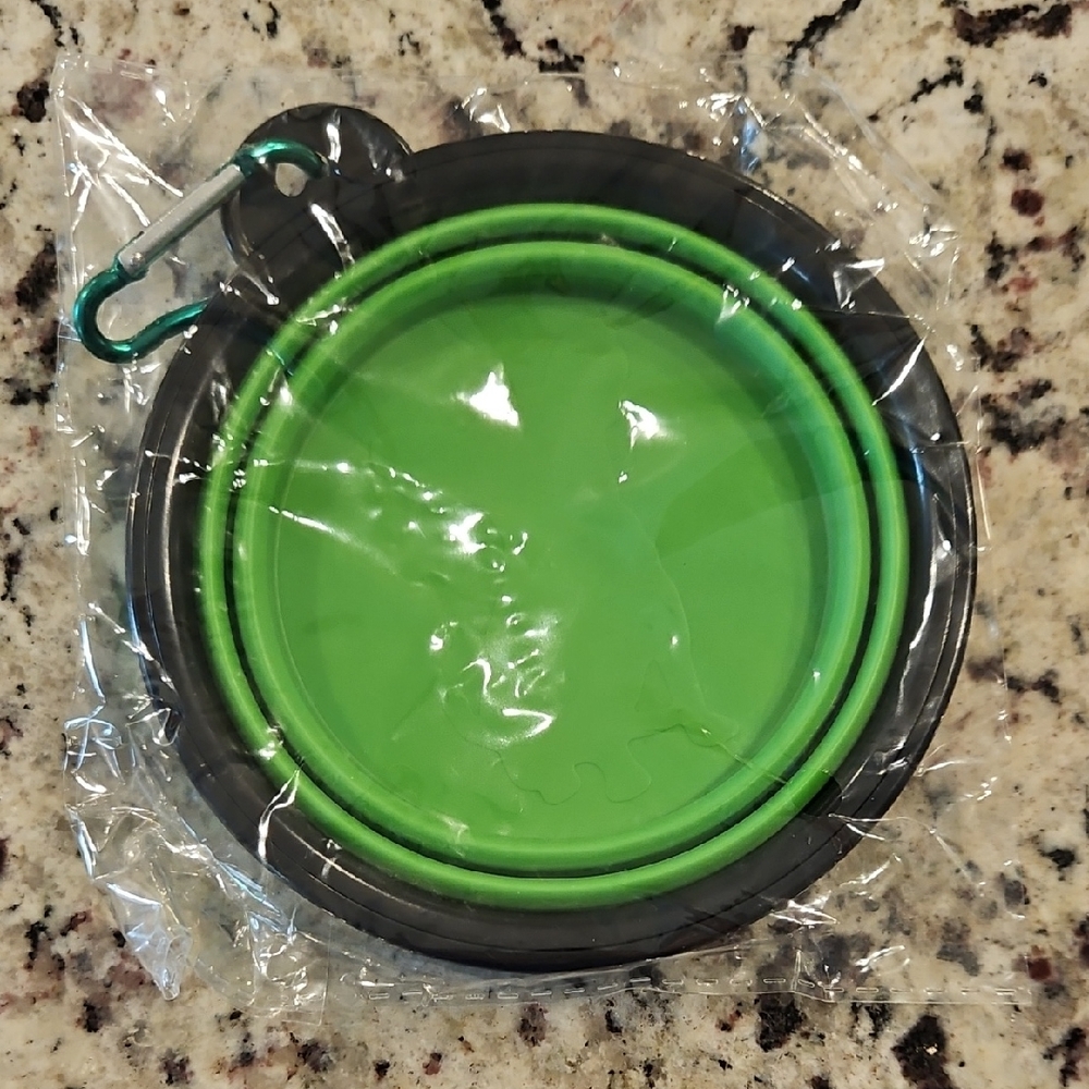 Collapsible Green and Black Dog Bowl